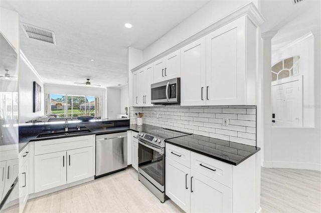 9532 FOREST HILLS CIRCLE, Sarasota, FL 34238