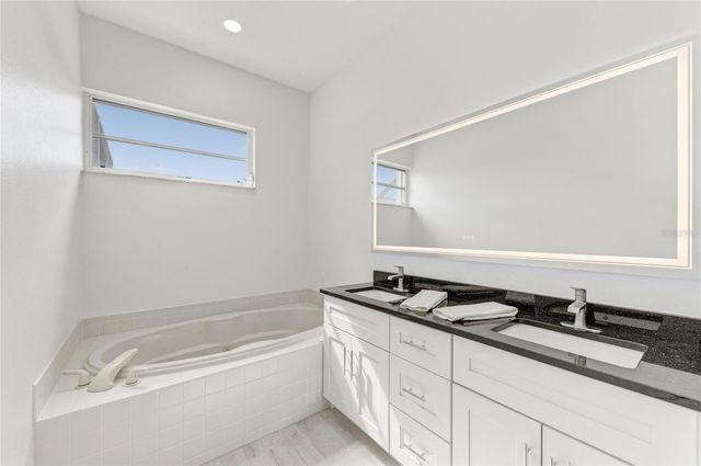 9532 FOREST HILLS CIRCLE, Sarasota, FL 34238