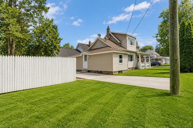 1821 11TH Avenue, Port Huron, MI 48060