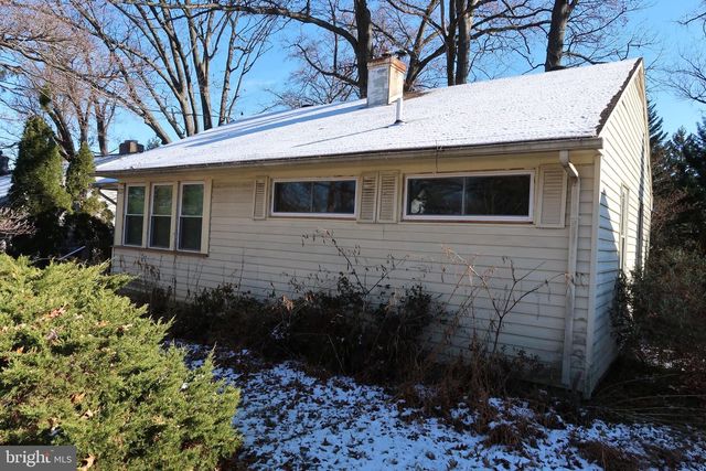 1229 SIMMONS DR, Rockville, MD 20851