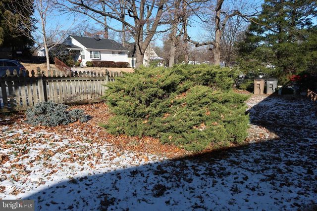 1229 SIMMONS DR, Rockville, MD 20851