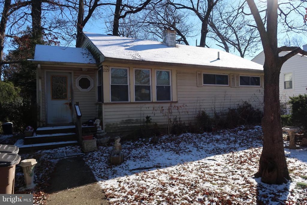 1229 SIMMONS DR, Rockville, MD 20851