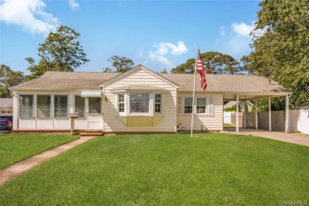 15 Brook Street, Sayville, NY 11782