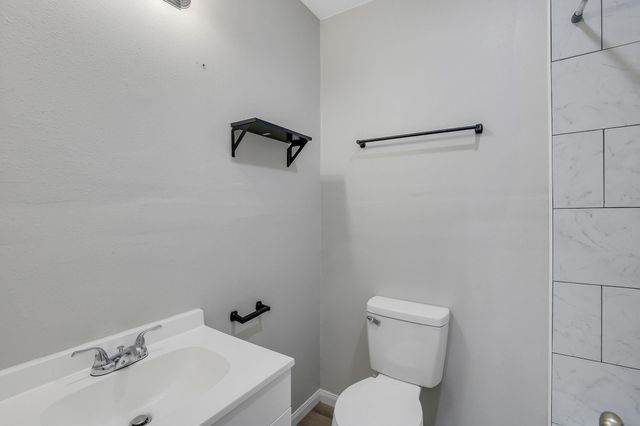 440 County Road 2048, Hull, TX 77564