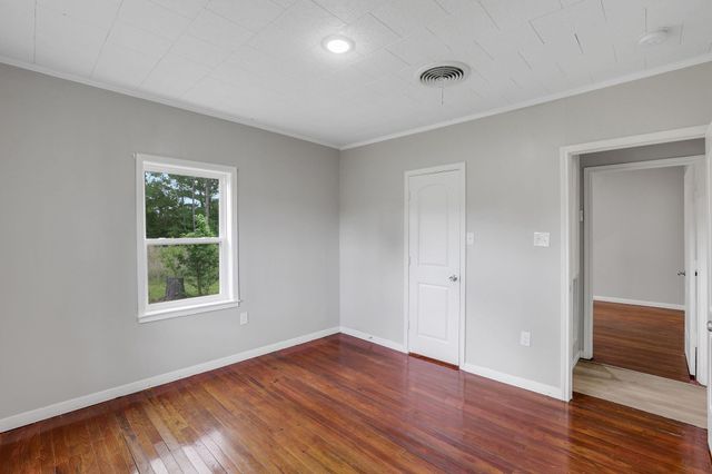 440 County Road 2048, Hull, TX 77564
