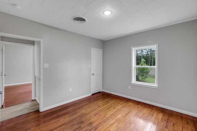 440 County Road 2048, Hull, TX 77564
