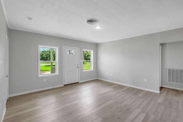 440 County Road 2048, Hull, TX 77564