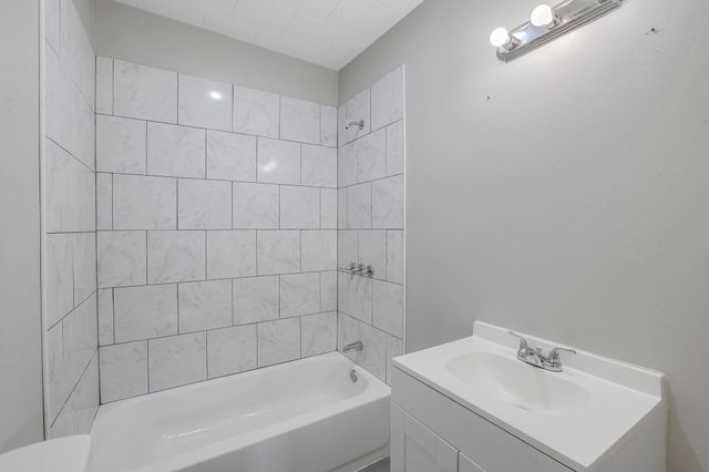 440 County Road 2048, Hull, TX 77564