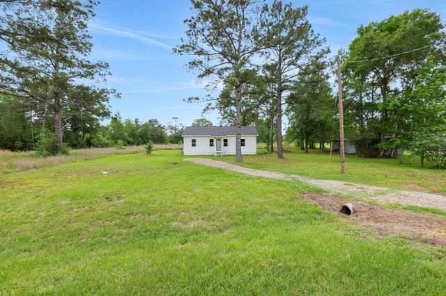 440 County Road 2048, Hull, TX 77564