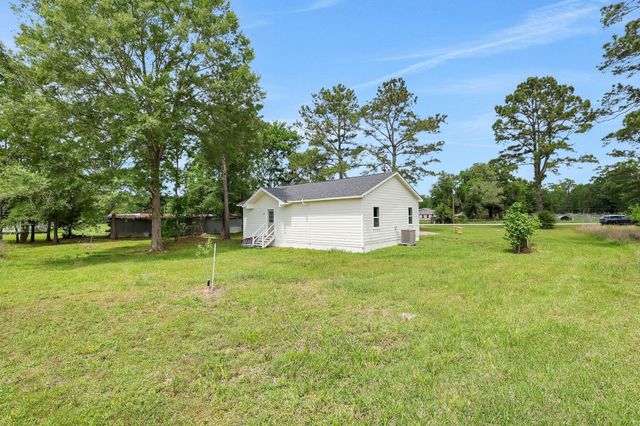 440 County Road 2048, Hull, TX 77564