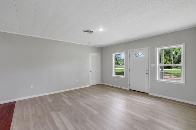 440 County Road 2048, Hull, TX 77564