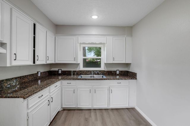 440 County Road 2048, Hull, TX 77564