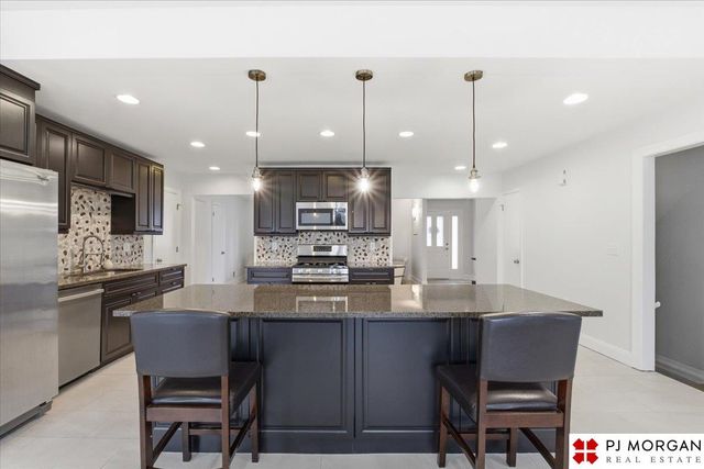 11717 Hickory Road, Omaha, NE 68144