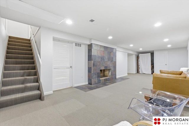 11717 Hickory Road, Omaha, NE 68144