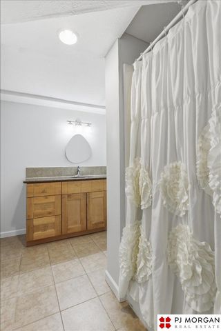 11717 Hickory Road, Omaha, NE 68144