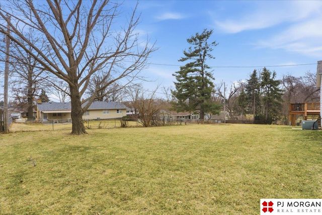 11717 Hickory Road, Omaha, NE 68144