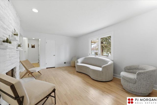 11717 Hickory Road, Omaha, NE 68144