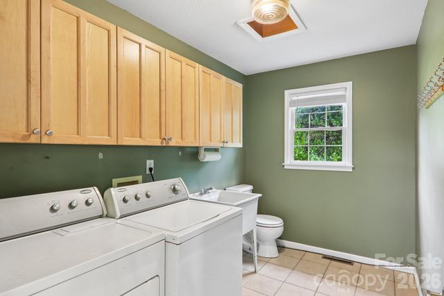 20 Amber Drive, Horse Shoe, NC 28742
