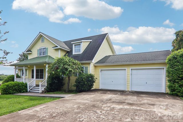 20 Amber Drive, Horse Shoe, NC 28742