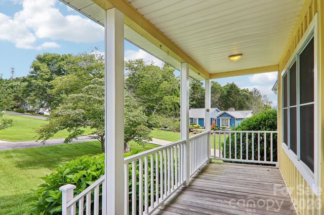 20 Amber Drive, Horse Shoe, NC 28742