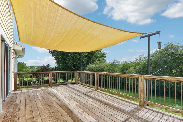 20 Amber Drive, Horse Shoe, NC 28742