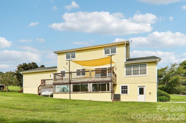 20 Amber Drive, Horse Shoe, NC 28742