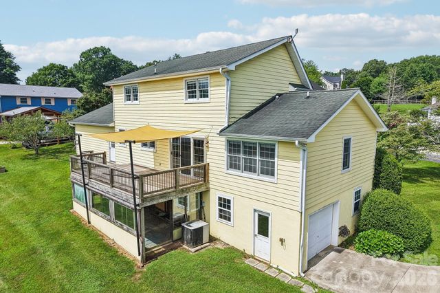 20 Amber Drive, Horse Shoe, NC 28742
