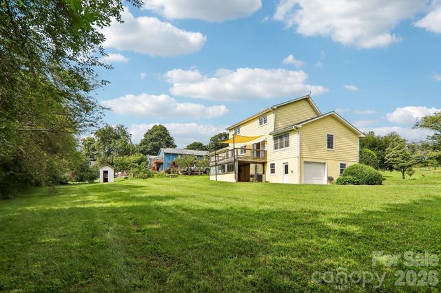 20 Amber Drive, Horse Shoe, NC 28742