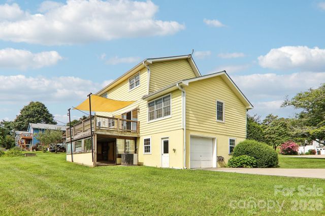 20 Amber Drive, Horse Shoe, NC 28742