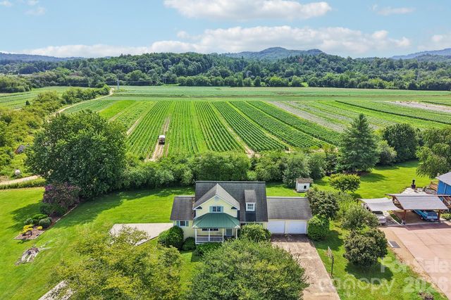 20 Amber Drive, Horse Shoe, NC 28742