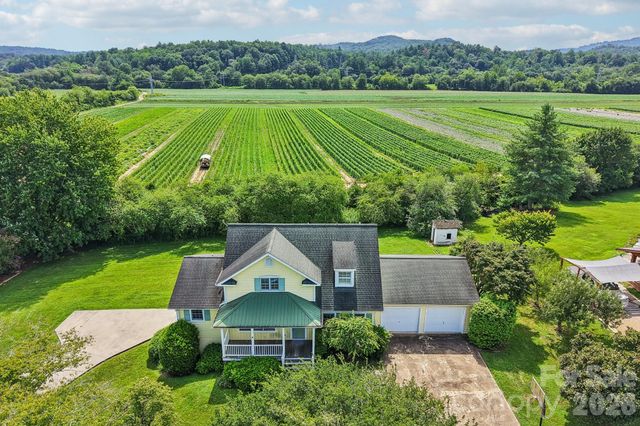 20 Amber Drive, Horse Shoe, NC 28742