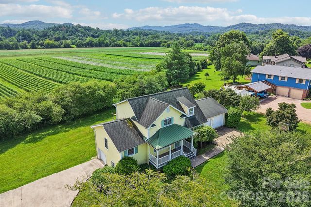 20 Amber Drive, Horse Shoe, NC 28742