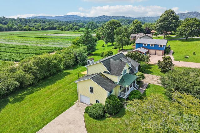 20 Amber Drive, Horse Shoe, NC 28742