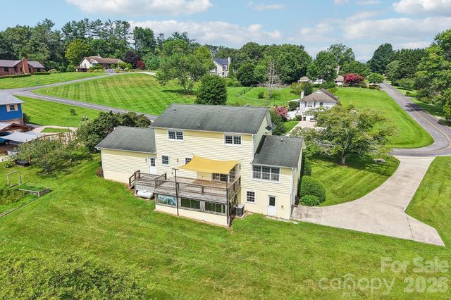 20 Amber Drive, Horse Shoe, NC 28742