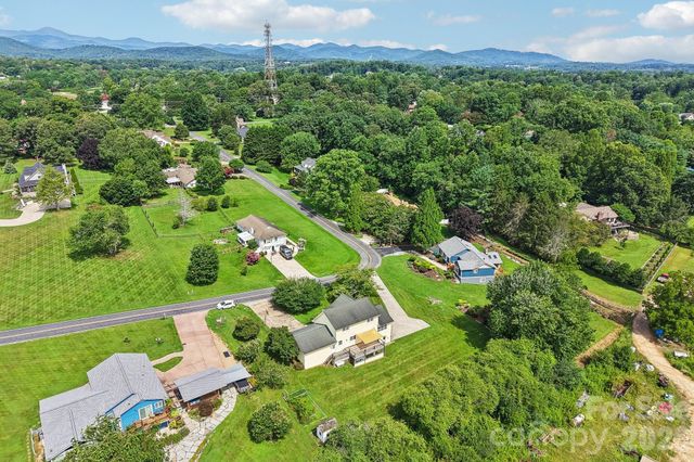 20 Amber Drive, Horse Shoe, NC 28742