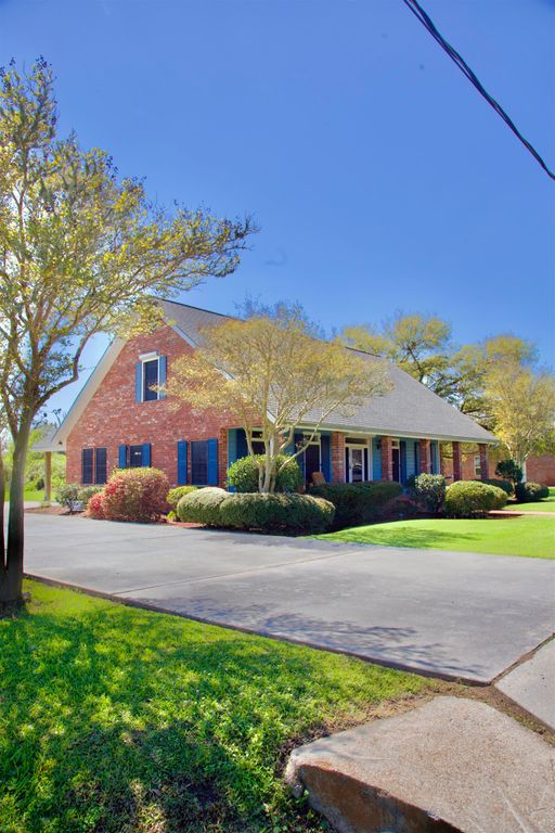 128 E 43rd Place, Cut Off, LA 70345