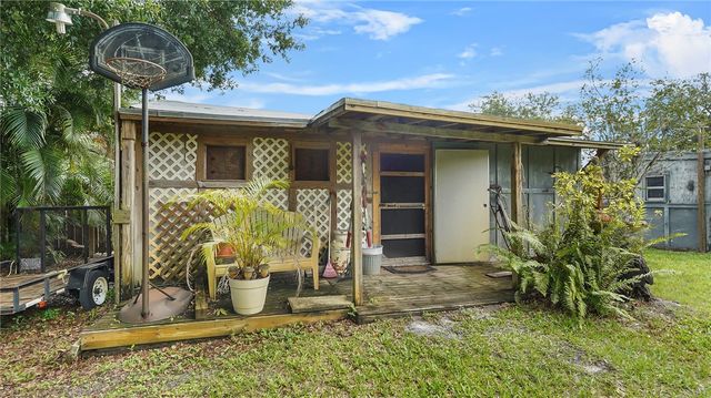 8516 99th Court, Vero Beach, FL 32967