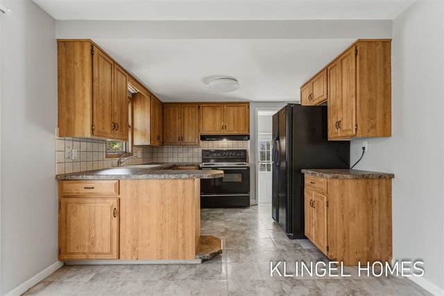 902 S Despelder Street, Grand Haven, MI 49417