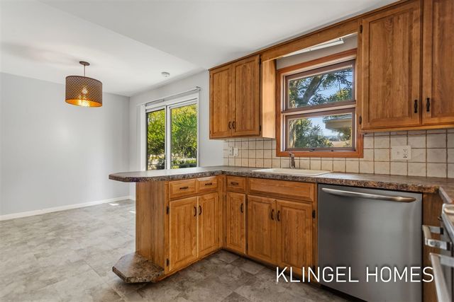 902 S Despelder Street, Grand Haven, MI 49417