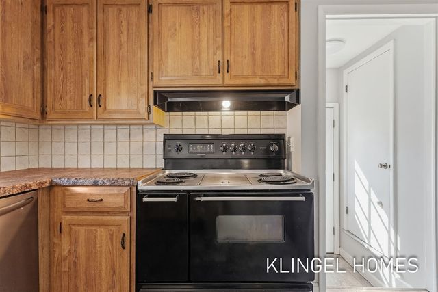 902 S Despelder Street, Grand Haven, MI 49417