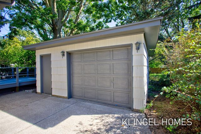 902 S Despelder Street, Grand Haven, MI 49417