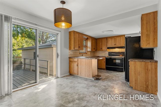 902 S Despelder Street, Grand Haven, MI 49417