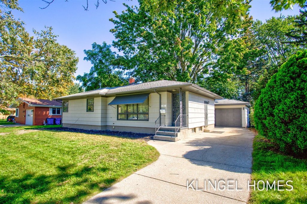 902 S Despelder Street, Grand Haven, MI 49417