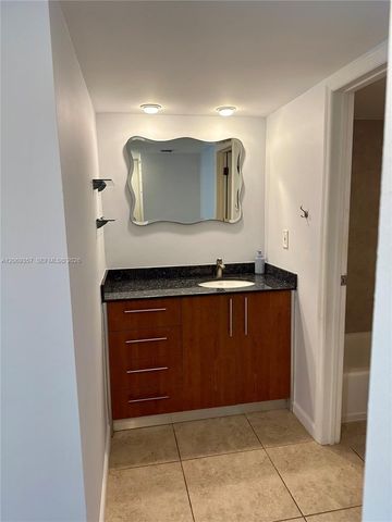 3401 N Country Club Drive EI-216, Aventura, FL 33180