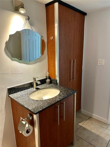 3401 N Country Club Drive EI-216, Aventura, FL 33180