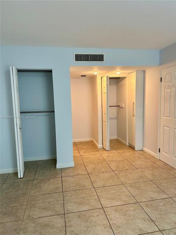 3401 N Country Club Drive EI-216, Aventura, FL 33180