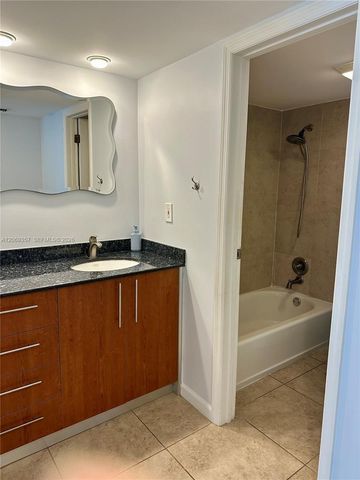 3401 N Country Club Drive EI-216, Aventura, FL 33180