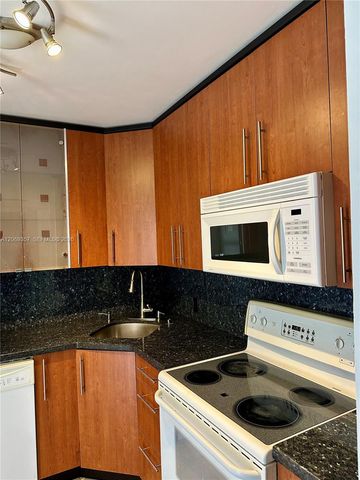 3401 N Country Club Drive EI-216, Aventura, FL 33180