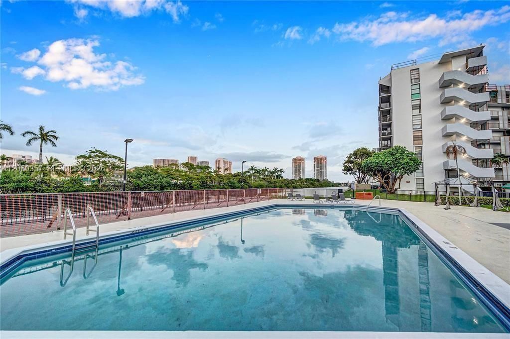 3401 N Country Club Drive EI-216, Aventura, FL 33180
