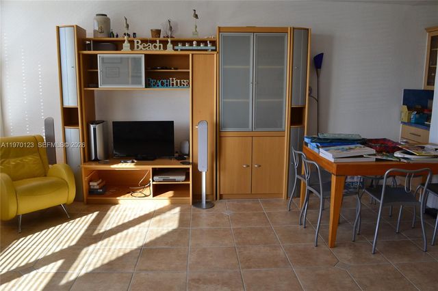 2899 Collins Ave 440, Miami Beach, FL 33140